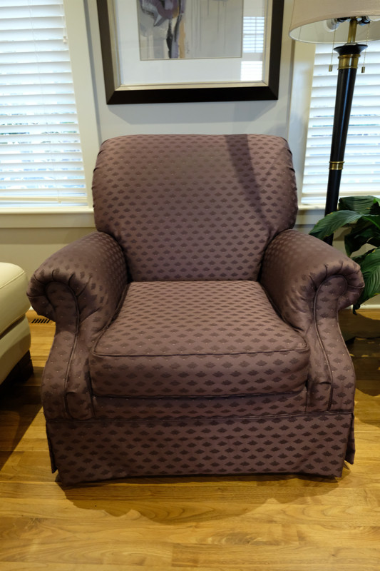 ACCENT CHAIR in Chairs & Recliners in Calgary - Image 2