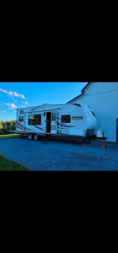 2014 camper Store indoor for winter time Realy clean Best offert Will get it 613 293-1095