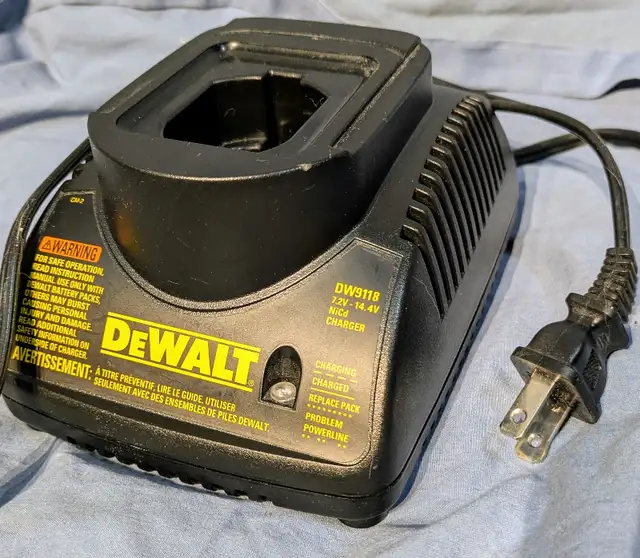 Dewalt  Battery  Charger  DW9118 in General Electronics in Ottawa - Image 2