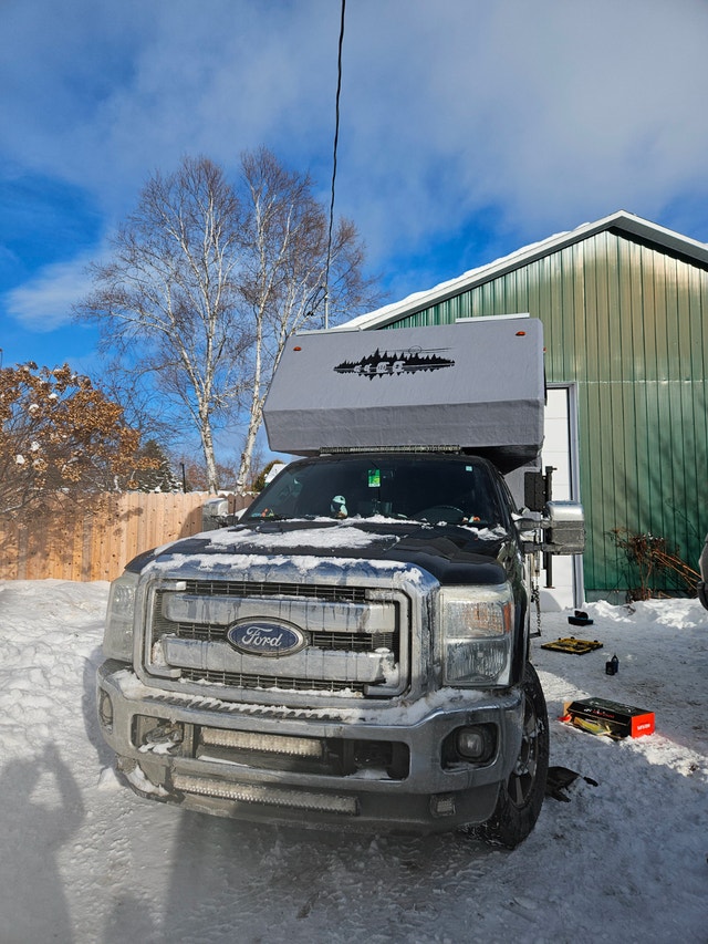 Campeur porté excellent état + F250 Lariat — photo 4