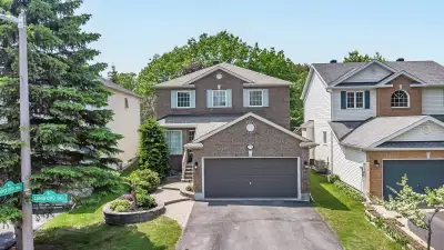 Executive Home in Prestigious Kanata Lakes