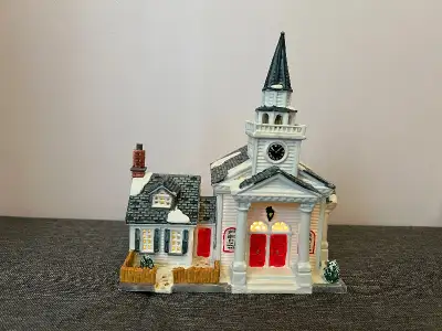 - Lemax Plymouth Corners lighted house #05462 Village 2000 collection in original box and foam packa...