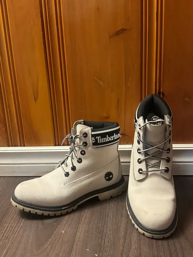 Timberland Women's Light Grey Boots A3840 US 7.5 in Women's - Shoes in Markham / York Region - Image 3