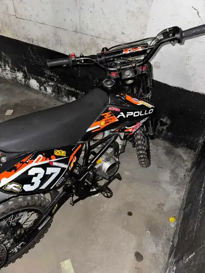 Apollo AGB-37 125cc Dirt Bike – Runs Great Selling my Apollo AGB-37 125cc 4-stroke dirt bike. It has...