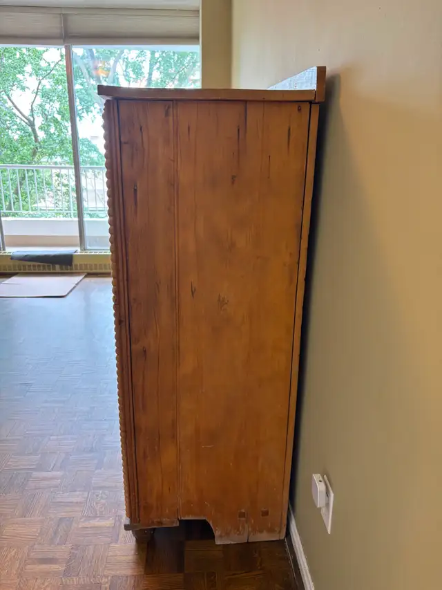 Large Antique Pine Chest of Drawers in Dressers & Wardrobes in City of Toronto - Image 4