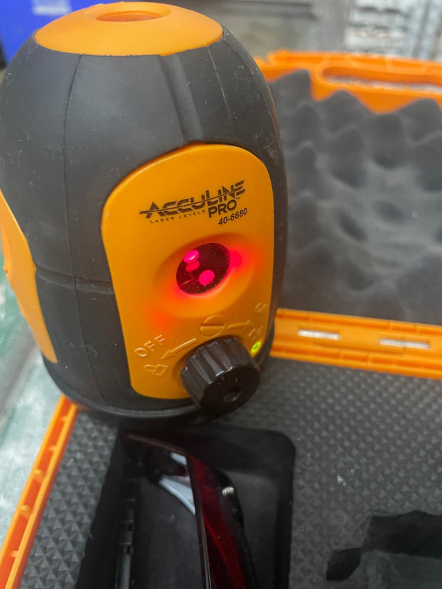 Johnson acculine laser level pro in Power Tools in Hamilton - Image 2