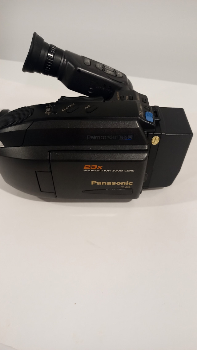 PANASONIC Camcorder VHS PVL558D 23x optical zoom good condition  in Cameras & Camcorders in Oshawa / Durham Region - Image 2