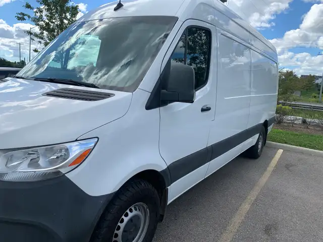 Sprinter van559287533033891842