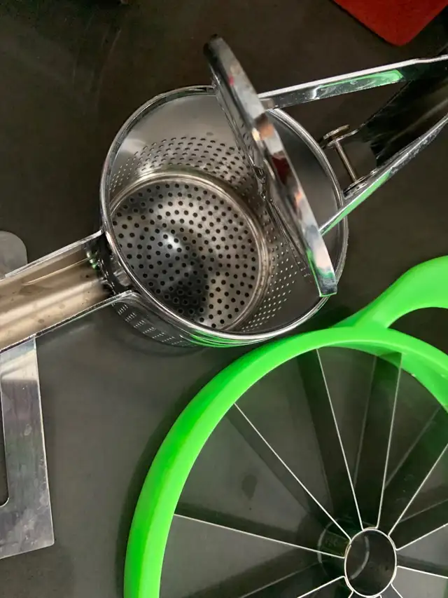 Assorted kitchen Tools64181158428803122