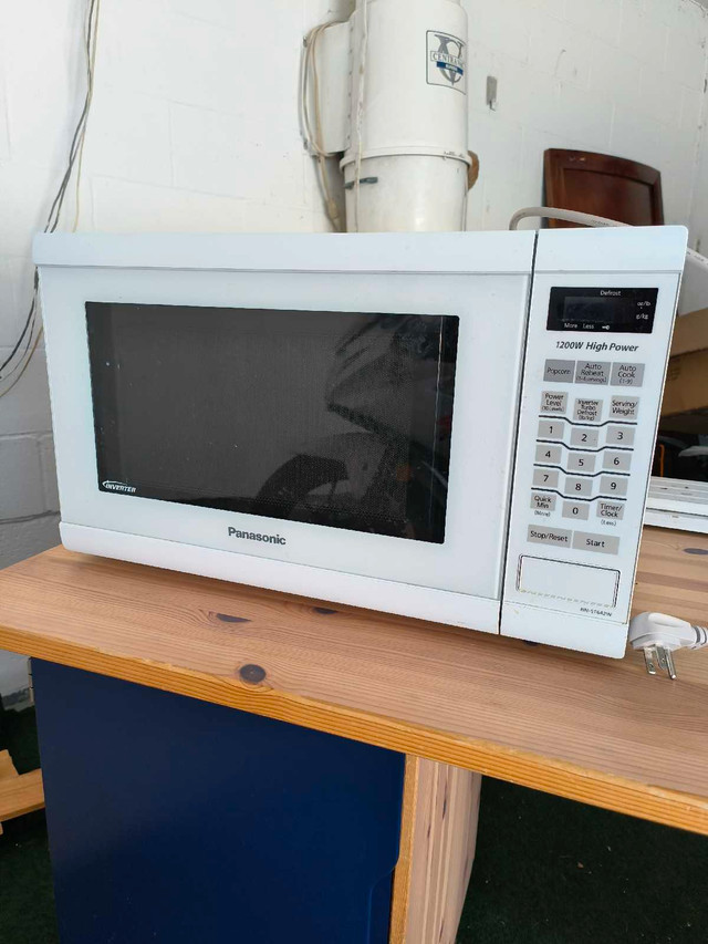 Panasonic Microwave in Microwaves & Cookers in Markham / York Region