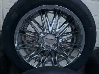 Upgrade your ride with this set of four 22-inch chrome wheels, size P275/50R22, fitted with Bridgest...