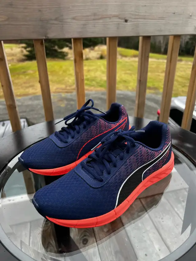 Puma Women's Navy & CoralRunning Shoes / Size 9 in Women's - Shoes in Cape Breton - Image 8