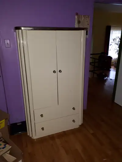 set de chambre a donner a st-donat, View more