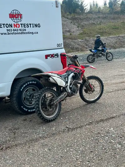 2016 CR450R for sale runs great new tires, fork seals and coolant pump