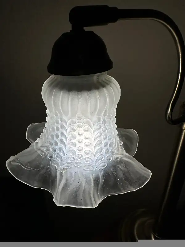 Art deco metal table lamp with glass shade 23.5” tall in Indoor Lighting & Fans in City of Montréal - Image 8