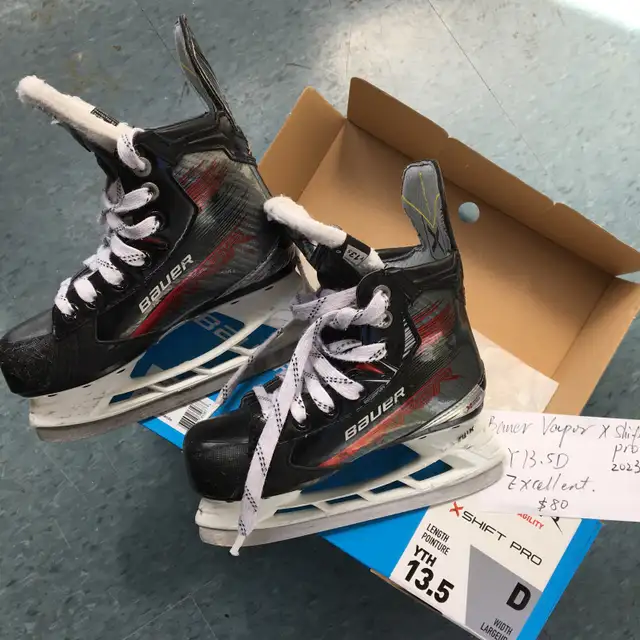 Bauer Vapor Hockey Skates: 3,Y13.5,Y12.5