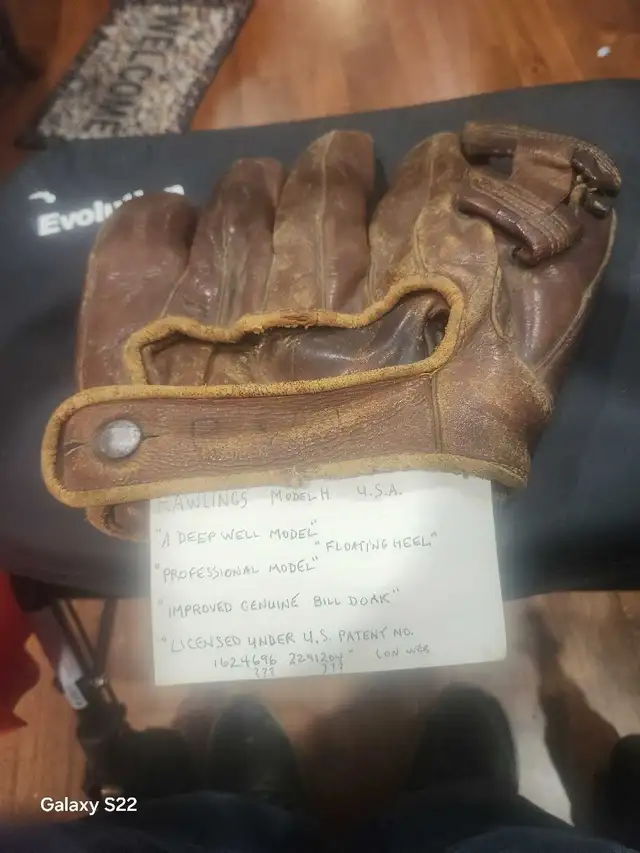 Rawlings Model H Baseball Glove in Arts & Collectibles in Kingston - Image 2
