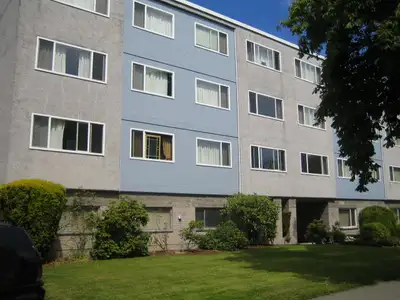 Sunny, top floor 1 bedroom apartment with hardwood floors. Rent includes heat, hot water, storage lo...