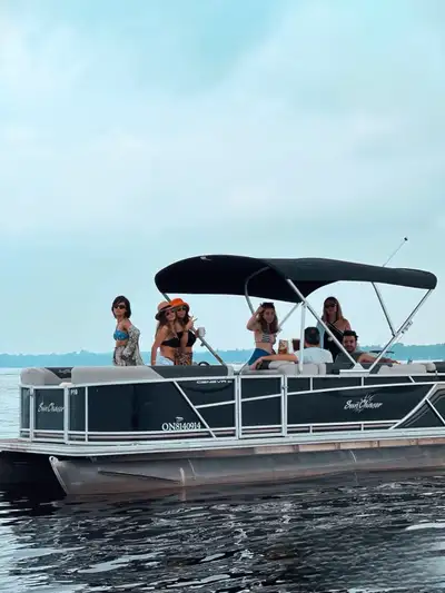 Make a splash this summer with a brand-new Sunchaser Pontoon boat (2023- 2025 model) – the ultimate...