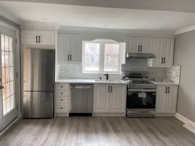 ***** 1+1 Bedroom apartment with Backyard (Dundas/6th Li