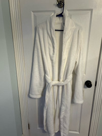 White Robe (like new) plus free slippers 
