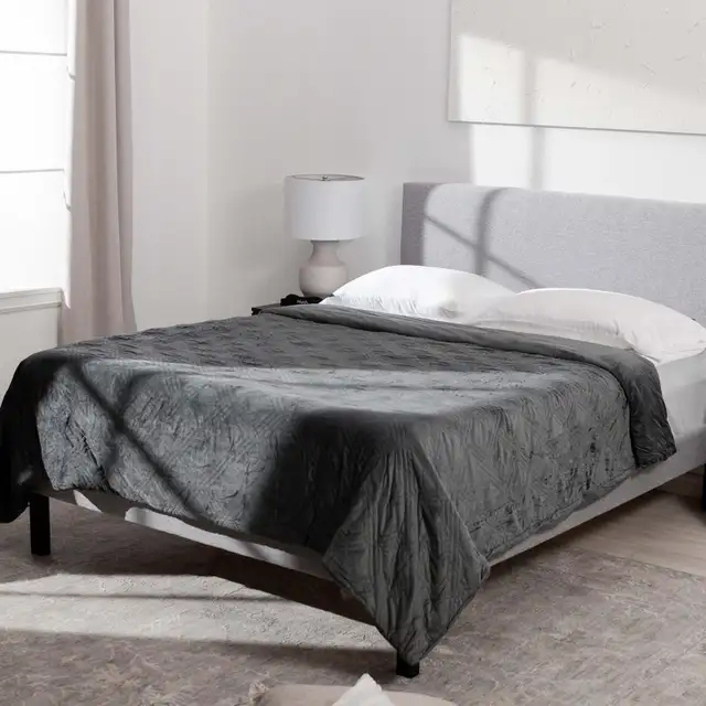 Hush Classic Weighted Blanket with Duvet Cover Queen in Bedding in City of Toronto - Image 2