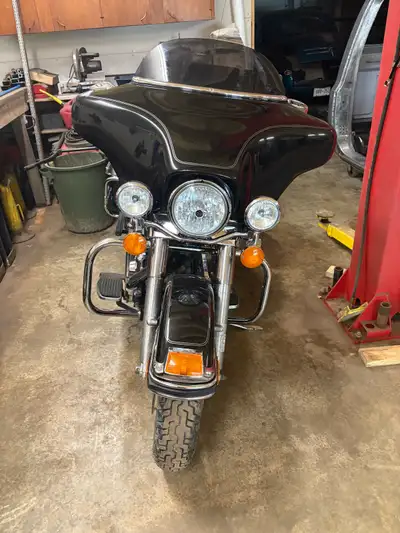 2004 Harley Davidson Electra glide classic dresser 22,500 mile Full set of maint manuals New tires M...