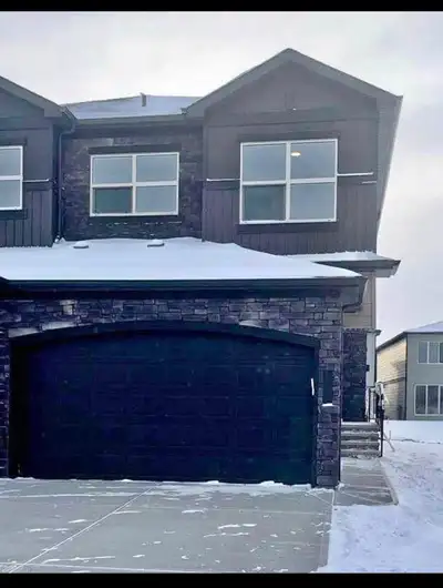 **3 Bedroom + 2.5 Bathroom Duplex for Rent – Greenbury, Spruce Grove** Beautiful and well-maintained...