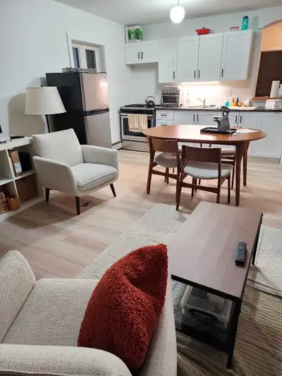 30 second walk to University of Windsor Impeccably maintained building $1300 - $1650 depending on un...