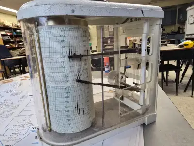 Another Kijiji user let me know that this might be a Hygrothermagraph used to measure relative humid...