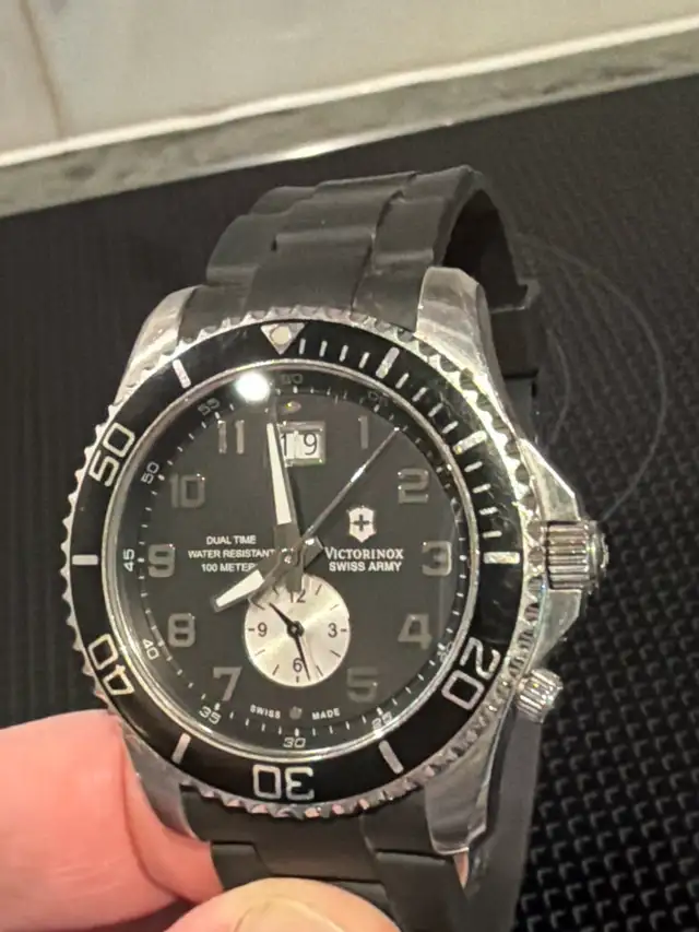 Victorinox Swiss Army Maverick GS Dual Time Men's Watch in Jewellery & Watches in City of Montréal - Image 8