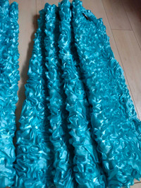 Rideaux turquoise texturés 