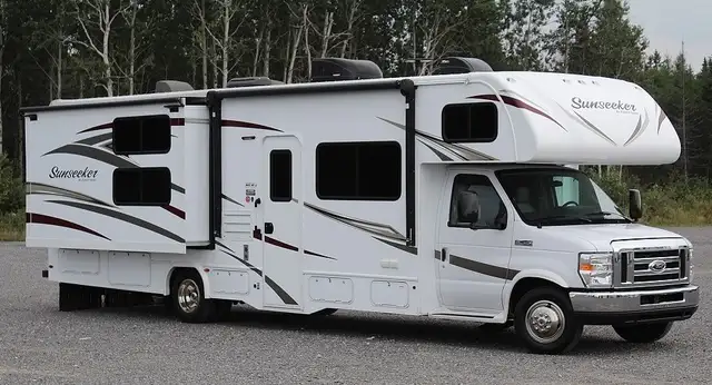 SUNSEEKER 3170DS DE FOREST RIVER (2018) - CLASSE C in RVs & Motorhomes in Shawinigan - Image 2