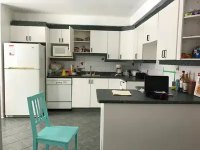 $1750 5 12 TRÈS GRAND ET BEAU près métro St-Michel 1 juillet