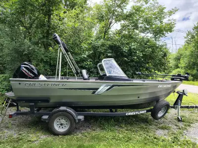 Get ready for your next fishing adventure with this well-maintained 16-foot Crestliner 1600 Vision b...