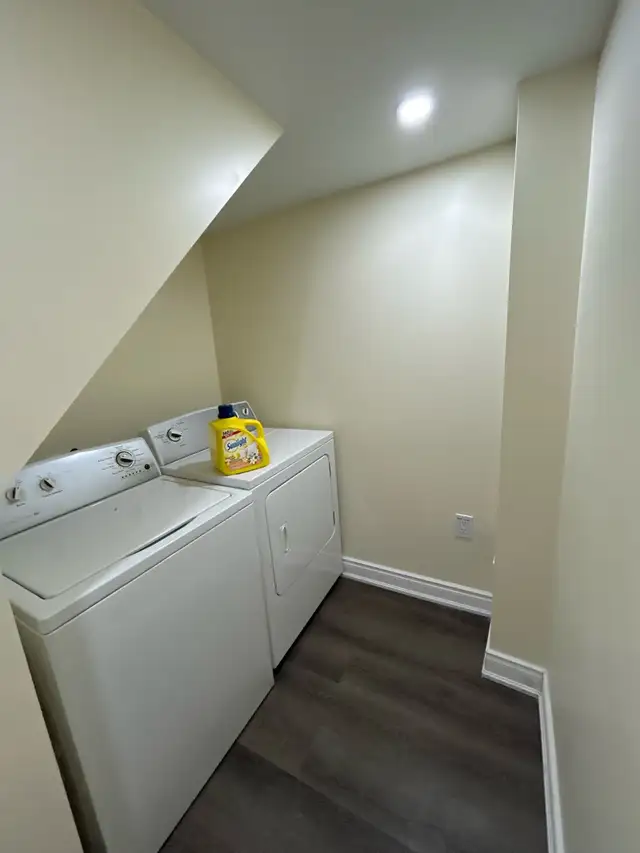 Female only - private rooms for lease in Room Rentals & Roommates in Oshawa / Durham Region - Image 3