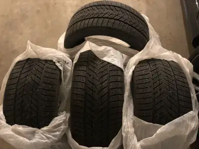 Set of winter tires Off a 2020 q7 9/32 Great condition
