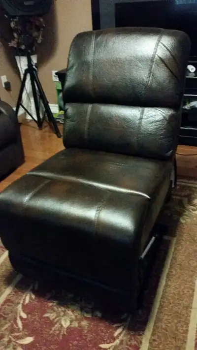 BRAND NEW SEARS COLUMBUS SECTIONAL (OBO), View more
