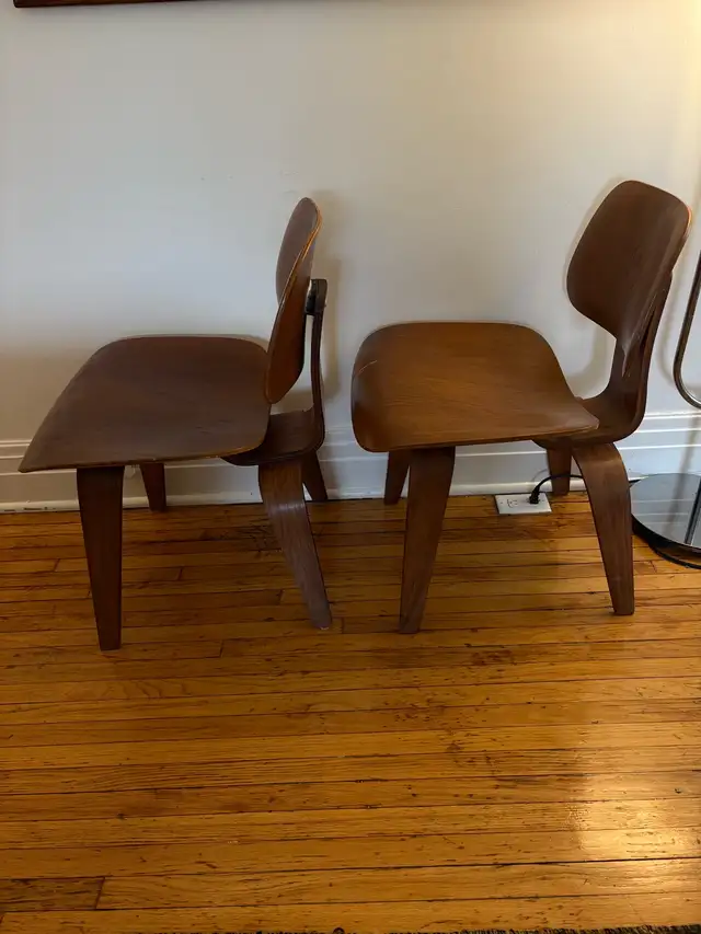 1950s Eames DCW chairs in Walnut - Herman Miller in Chairs & Recliners in City of Toronto - Image 3