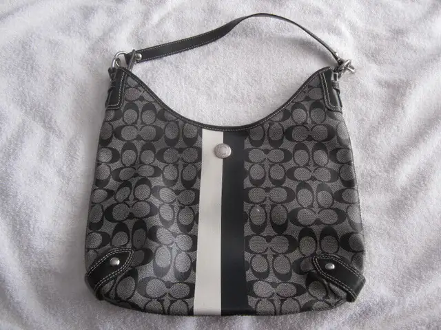 COACH Sacs à main Authentique in Women's - Bags & Wallets in City of Montréal - Image 3