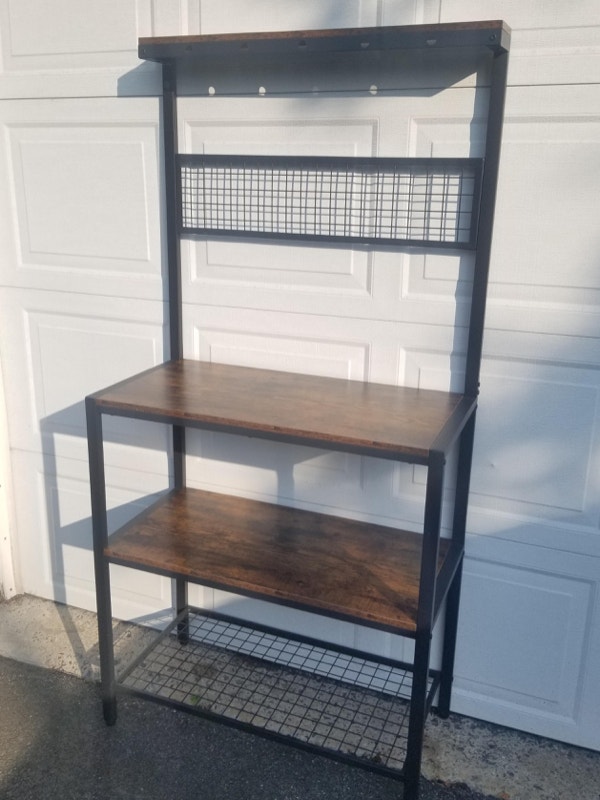 EXCELLENT CONDITION Rustic Brown Baker's Rack Bookcases & Shelving