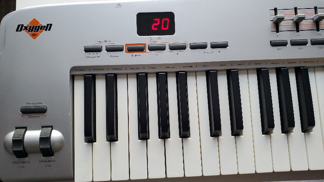 M-Audio Oxygen 61 midi controller in Pianos & Keyboards in City of Toronto - Image 2