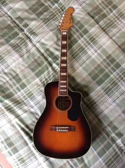 Guitare électro-acoustique Fender Malibu en excellent état, bien entretenue. Système Fishman intégré...