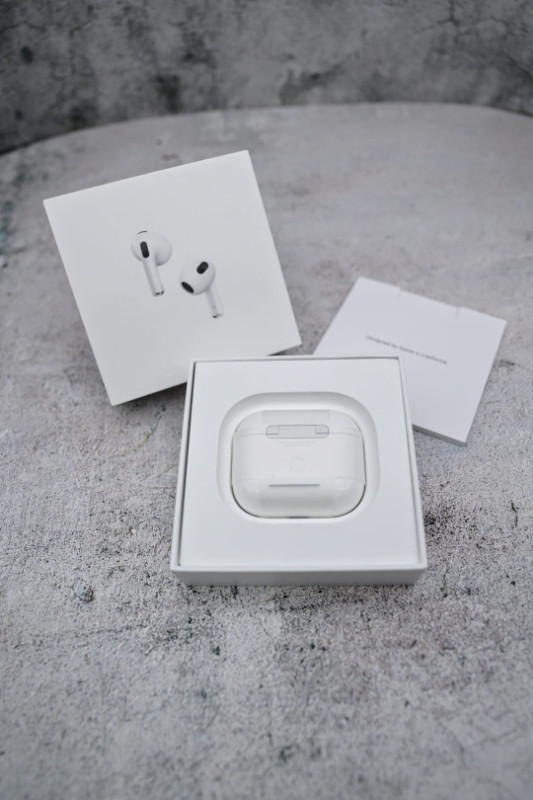Apple Airpods 3rd Gen USED ONCE! in iPods & MP3s in Mississauga / Peel Region