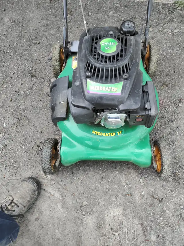 Tondeuse a gaz WeedEater 140cc in Other in Rimouski / Bas-St-Laurent - Image 2