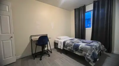 Rooms for Rent Private Rooms Close by Londonderry Mall (148 Ave-47 Street) Close to: -Londonderry Ma...