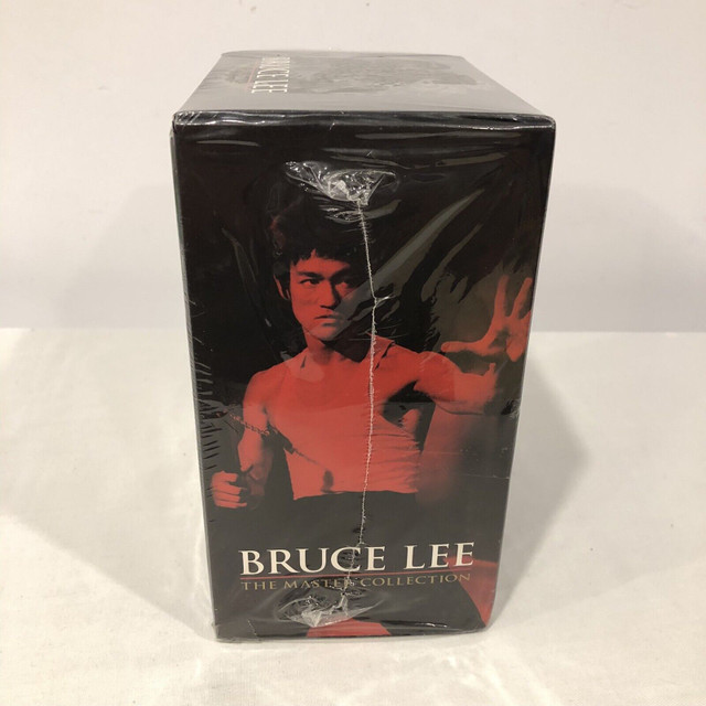BRUCE LEE THE MASTER COLLECTION 5-VHS BOXED MOVIE SET BRAND NEW dans Art et objets de collection  à Ville de Montréal - Image 3