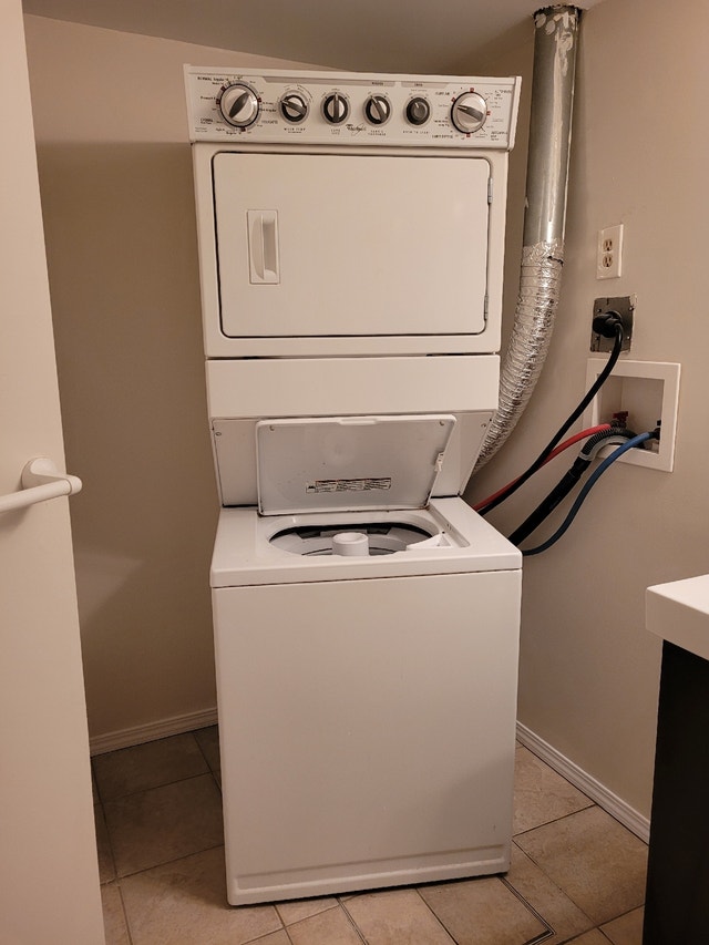 1 Bedroom Apartment (Utilities Included) in Forest Lawn / SE Long