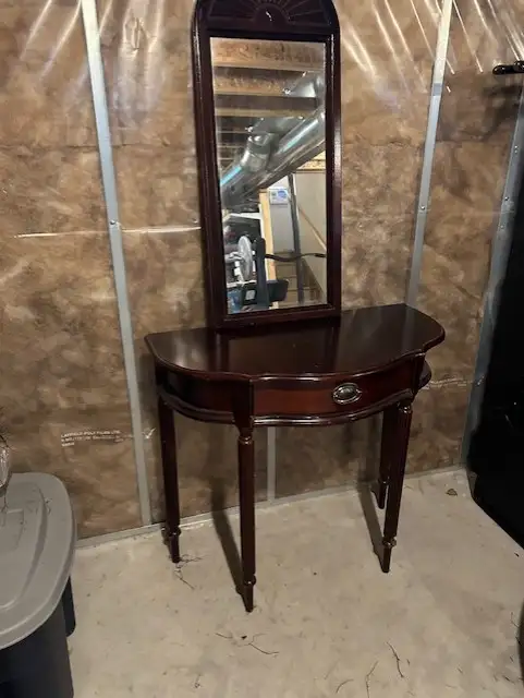 Accent Hall Table and Mirror in Other Tables in Grande Prairie - Image 3