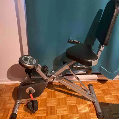 Vélo stationnaire Exerpeutic ( résistance magnétique ,appuie lombaire , avec compteurs de temps , pu...